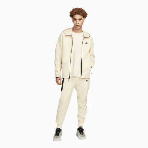 Nike Men’s Tech Fleece Windrunner Tracksuit